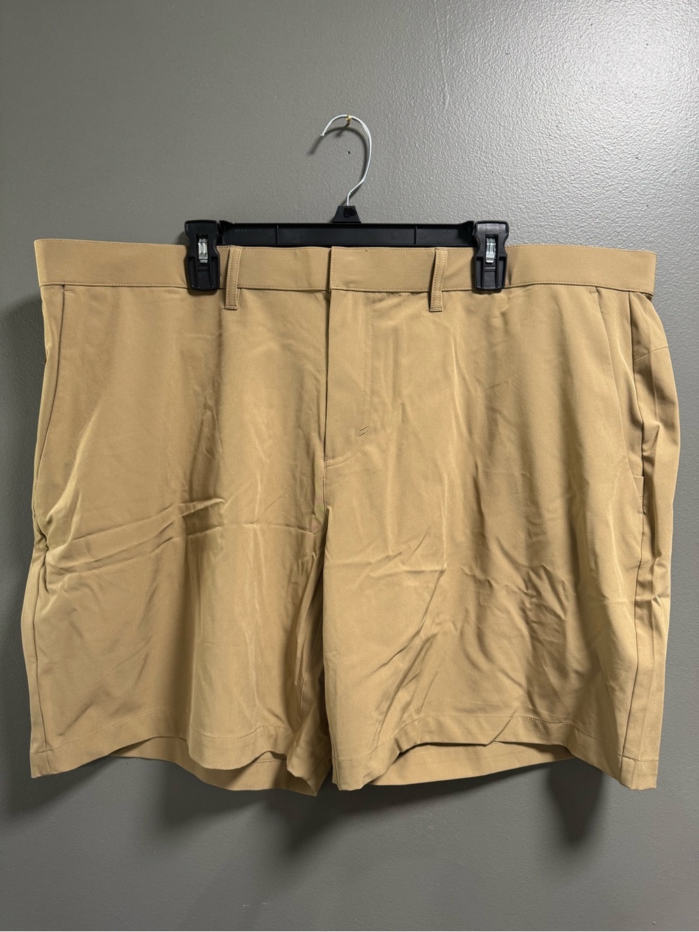 Fabletics Men's The Only Tech Short Flat-Front Shorts in Khaki 44 NWT